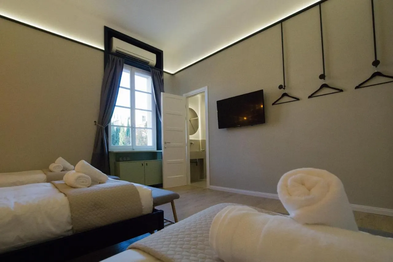 Bed and Breakfast Destil B&B Τίρανα