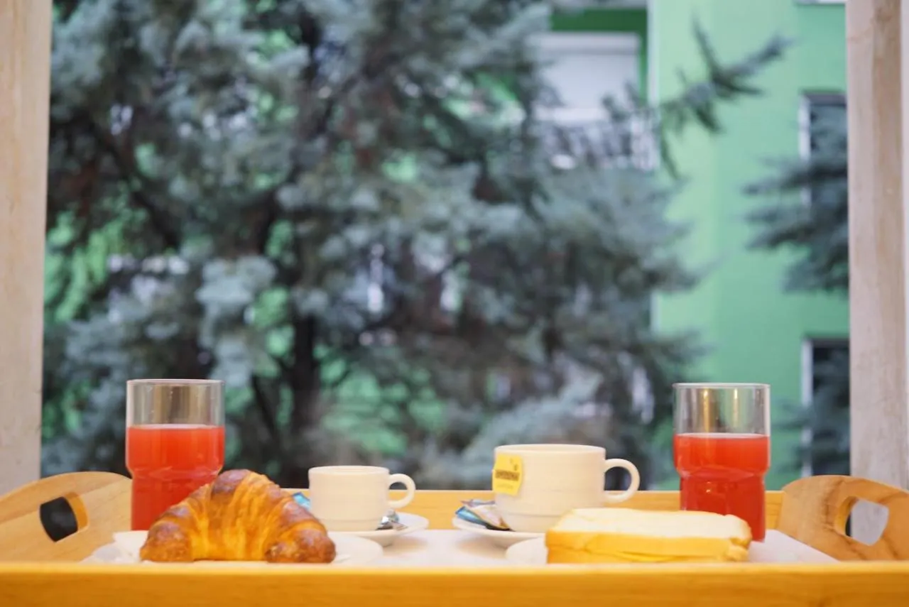 Destil B&B Τίρανα Bed and Breakfast